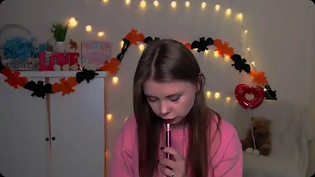 Snapshot of OceanicDawn chatting on 25, 10, 2025 OceanicDawn online show from 25, 10, 2025