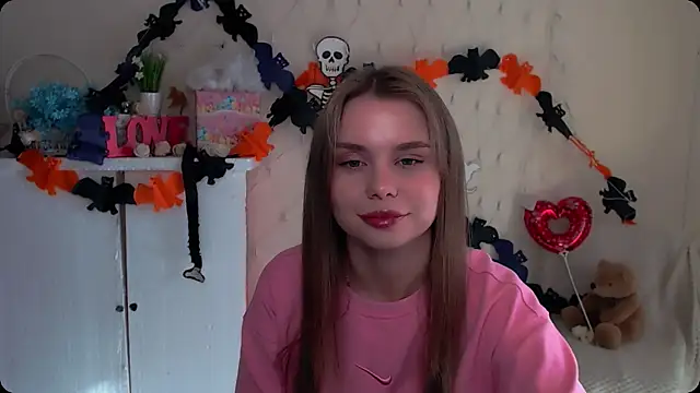 Snapshot of OceanicDawn chatting on 2, 11, 2025 OceanicDawn online show from 2, 11, 2025