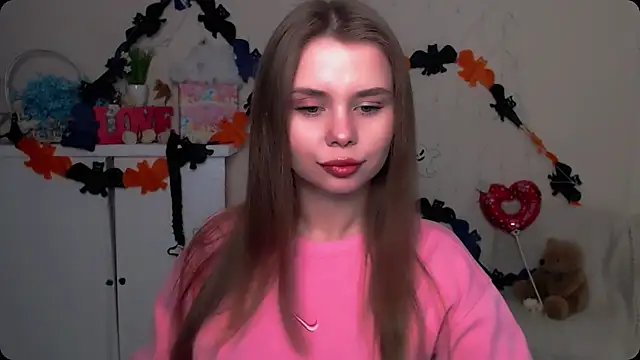 Snapshot of OceanicDawn chatting on 3, 11, 2025 OceanicDawn online show from 3, 11, 2025