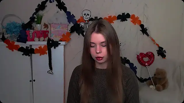 Snapshot of OceanicDawn chatting on 4, 11, 2025 OceanicDawn online show from 4, 11, 2025