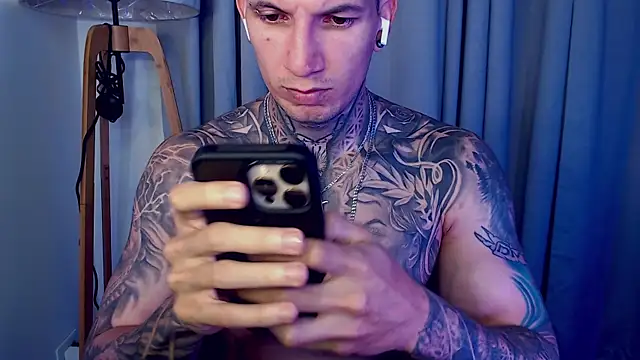 Snapshot of Shane_Clay chatting on 13, 10, 2025 Shane Clay online show from 13, 10, 2025