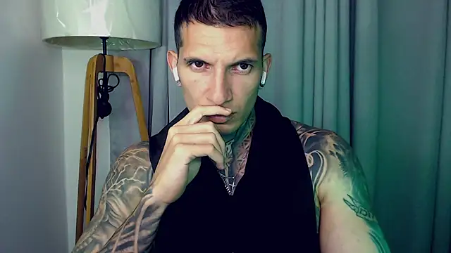 Snapshot of Shane_Clay chatting on 25, 11, 2025 Shane Clay online show from 25, 11, 2025