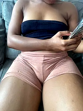 Snapshot of PrettyNina77 chatting on 19, 10, 2025 PrettyNina77 online show from 19, 10, 2025