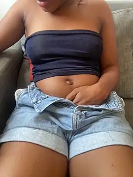 Snapshot of PrettyNina77 chatting on 22, 10, 2025 PrettyNina77 online show from 22, 10, 2025