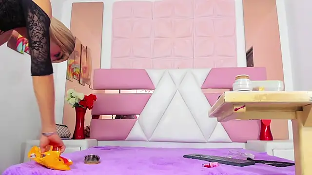 Snapshot of MiaMalkoba chatting on 12, 3, 2026 MiaMalkoba online show from 12, 3, 2026