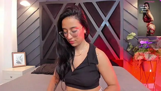 Snapshot of zoe_martins_ chatting on 5, 10, 2025 zoe martins online show from 5, 10, 2025