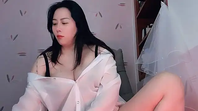 Snapshot of Eve5215 chatting on 16, 12, 2025 Eve5215 online show from 16, 12, 2025