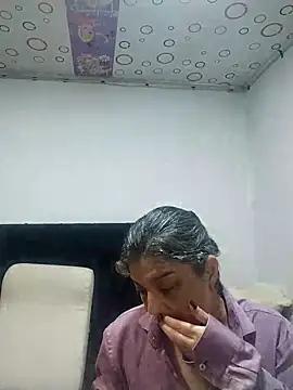 queemking online show from 4, 2, 2026