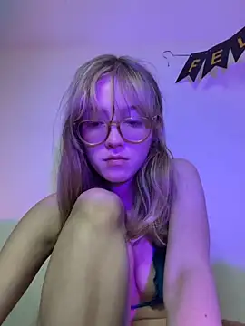Snapshot of ReenKitty chatting on 22, 10, 2025 ReenKitty online show from 22, 10, 2025