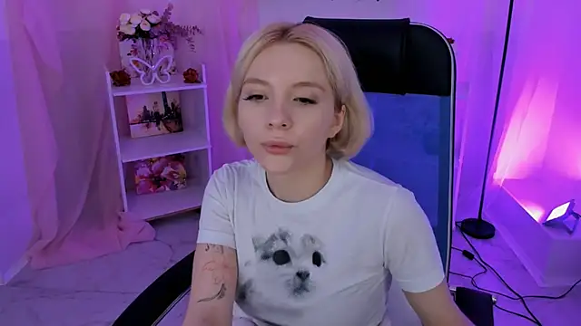 AuroraWrenfield online show from 28, 10, 2025