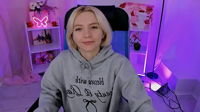 AuroraWrenfield online show from 5, 11, 2025