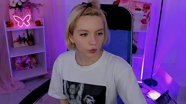 AuroraWrenfield online show from 6, 11, 2025