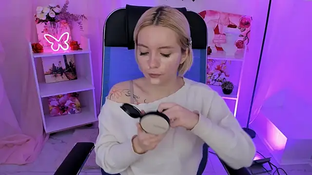 AuroraWrenfield online show from 13, 11, 2025