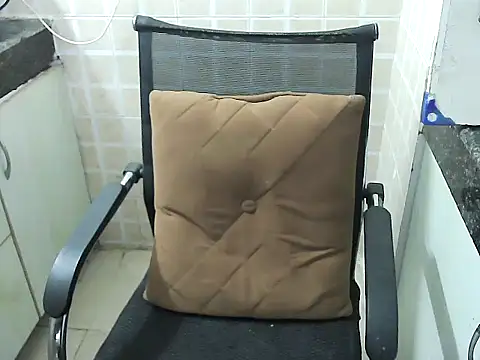 lovepihuu online show from 8, 11, 2025