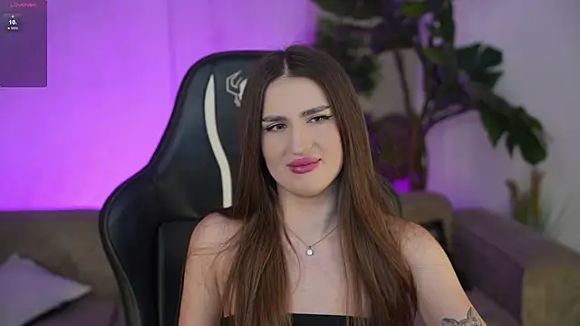 Snapshot of Goldie_Flame chatting on 15, 10, 2025 Goldie Flame online show from 15, 10, 2025