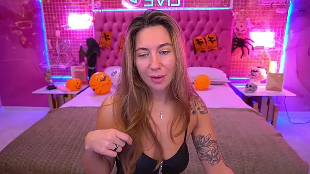 Snapshot of KateShanny chatting on 1, 11, 2025 KateShanny online show from 1, 11, 2025