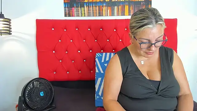 carolinacrus01 online show from 15, 10, 2025