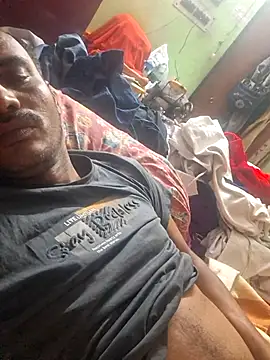 cutecouple1983 online show from 25, 11, 2025