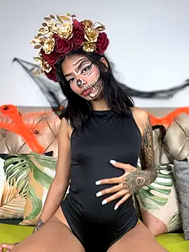 Snapshot of TweetiePieXXX chatting on 24, 10, 2025 TweetiePieXXX online show from 24, 10, 2025