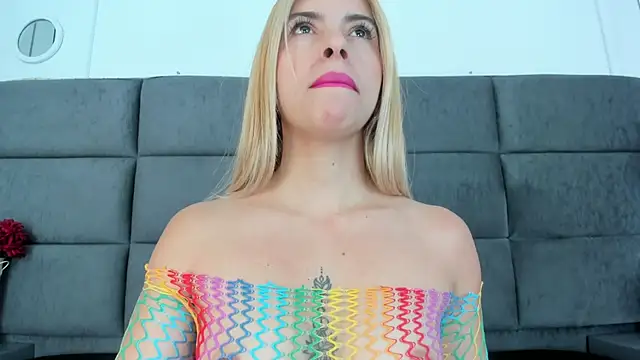 Snapshot of Barbiie_98 chatting on 11, 10, 2025 Barbiie 98 online show from 11, 10, 2025