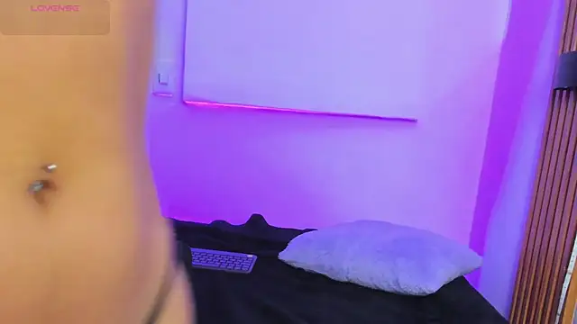 MacarenaSmith online show from 25, 11, 2025