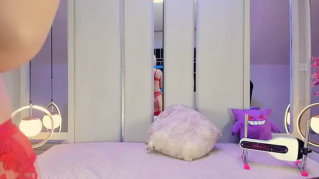 VesperVelvet online show from 4, 12, 2025