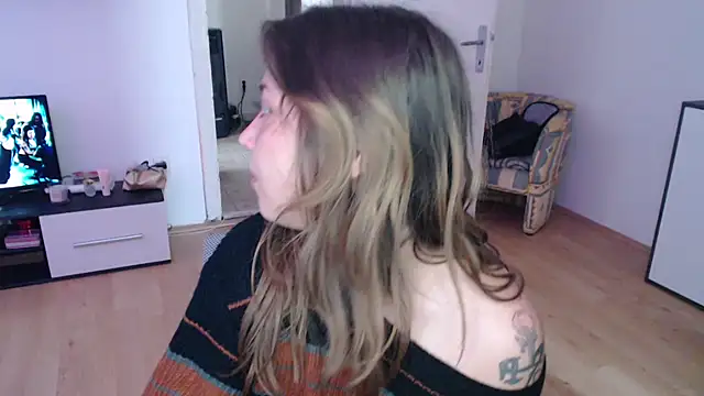 Snapshot of Aliens4twenty chatting on 2, 11, 2025 Aliens4twenty online show from 2, 11, 2025