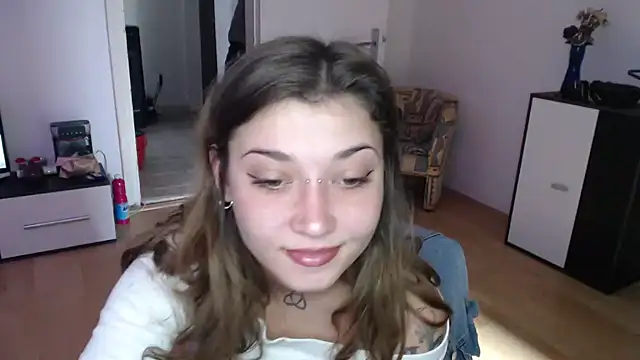 Snapshot of Aliens4twenty chatting on 5, 11, 2025 Aliens4twenty online show from 5, 11, 2025