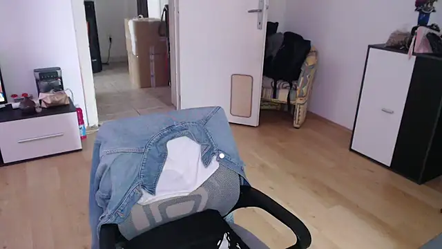 Snapshot of Aliens4twenty chatting on 6, 11, 2025 Aliens4twenty online show from 6, 11, 2025