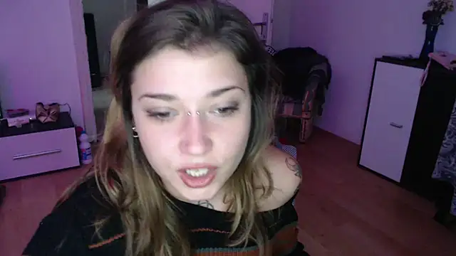 Snapshot of Aliens4twenty chatting on 11, 11, 2025 Aliens4twenty online show from 11, 11, 2025