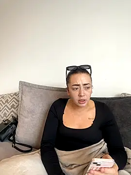 Snapshot of ItsCOCOx chatting on 27, 10, 2025 ItsCOCOx online show from 27, 10, 2025