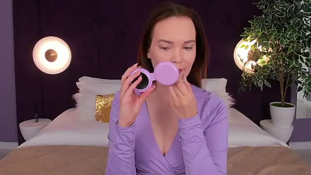 KiraHolli online show from 12, 9, 2025