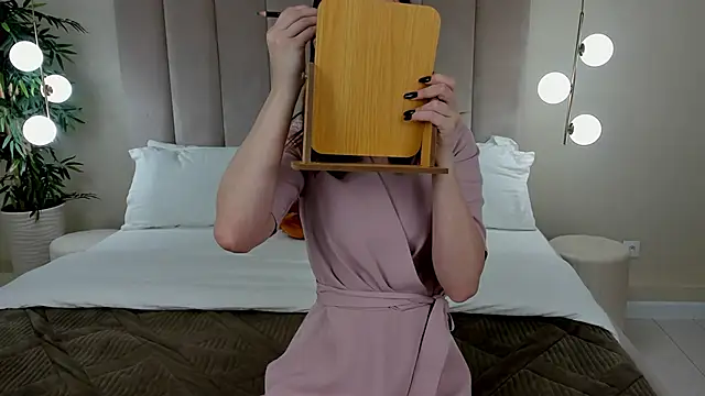 KiraHolli online show from 1, 10, 2025