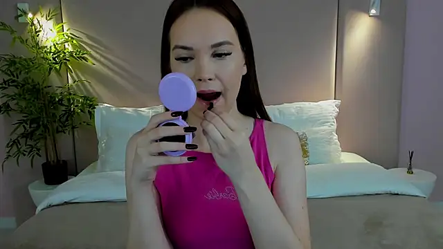 KiraHolli online show from 7, 10, 2025