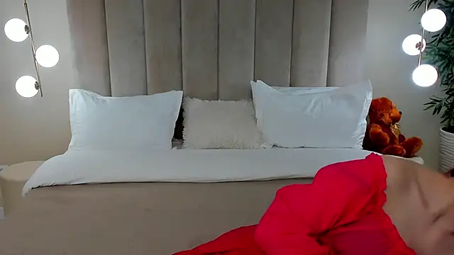 KiraHolli online show from 23, 11, 2025