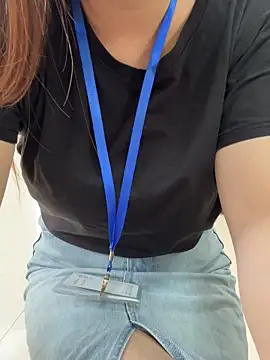 PhuongNhi21 online show from 7, 11, 2025