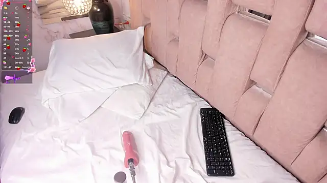 NinaCapelli online show from 11, 11, 2025