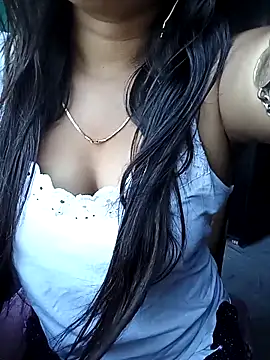 Snapshot of Desi_couple305 chatting on 9, 10, 2025 Desi couple305 online show from 9, 10, 2025