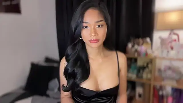 HoleeLaura online show from 6, 10, 2025