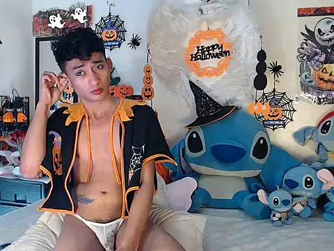 Snapshot of good_boy_in_bed chatting on 4, 11, 2025 good boy in bed online show from 4, 11, 2025