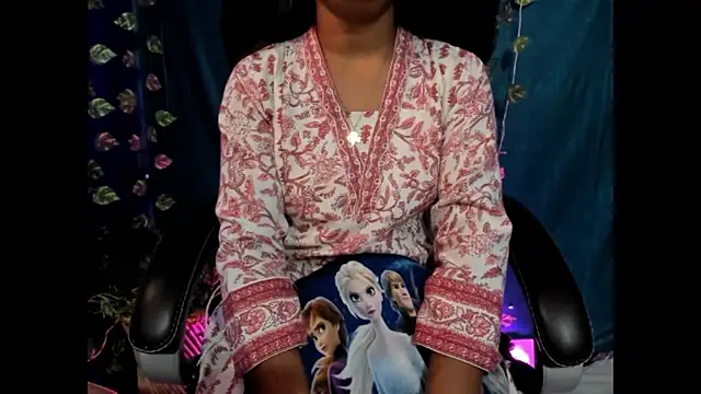 Snapshot of Forever_Love2025 chatting on 13, 10, 2025 Forever Love2025 online show from 13, 10, 2025