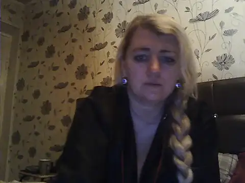 Snapshot of SmileCamille chatting on 1, 12, 2025 SmileCamille online show from 1, 12, 2025