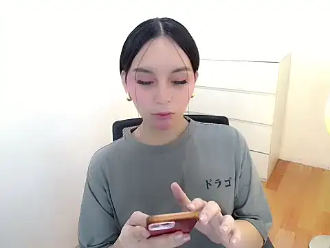 Snapshot of holly_tabby chatting on 11, 9, 2025 holly tabby online show from 11, 9, 2025