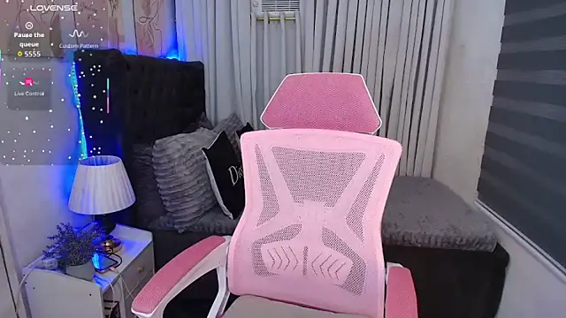 Snapshot of naughtyjayde chatting on 6, 11, 2025 naughtyjayde online show from 6, 11, 2025