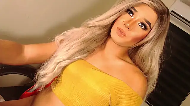 Snapshot of SissifyMeNow chatting on 10, 10, 2025 SissifyMeNow online show from 10, 10, 2025