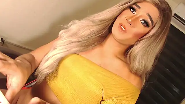 Snapshot of SissifyMeNow chatting on 12, 10, 2025 SissifyMeNow online show from 12, 10, 2025