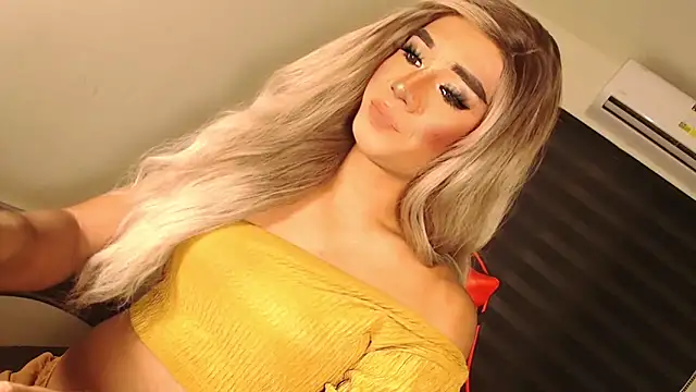 Snapshot of SissifyMeNow chatting on 13, 10, 2025 SissifyMeNow online show from 13, 10, 2025