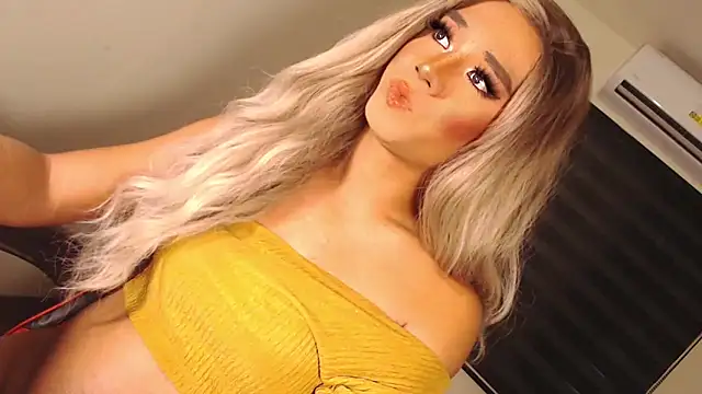 Snapshot of SissifyMeNow chatting on 23, 10, 2025 SissifyMeNow online show from 23, 10, 2025