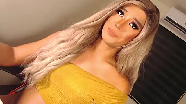 Snapshot of SissifyMeNow chatting on 24, 10, 2025 SissifyMeNow online show from 24, 10, 2025