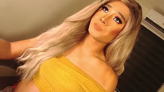 Snapshot of SissifyMeNow chatting on 25, 10, 2025 SissifyMeNow online show from 25, 10, 2025